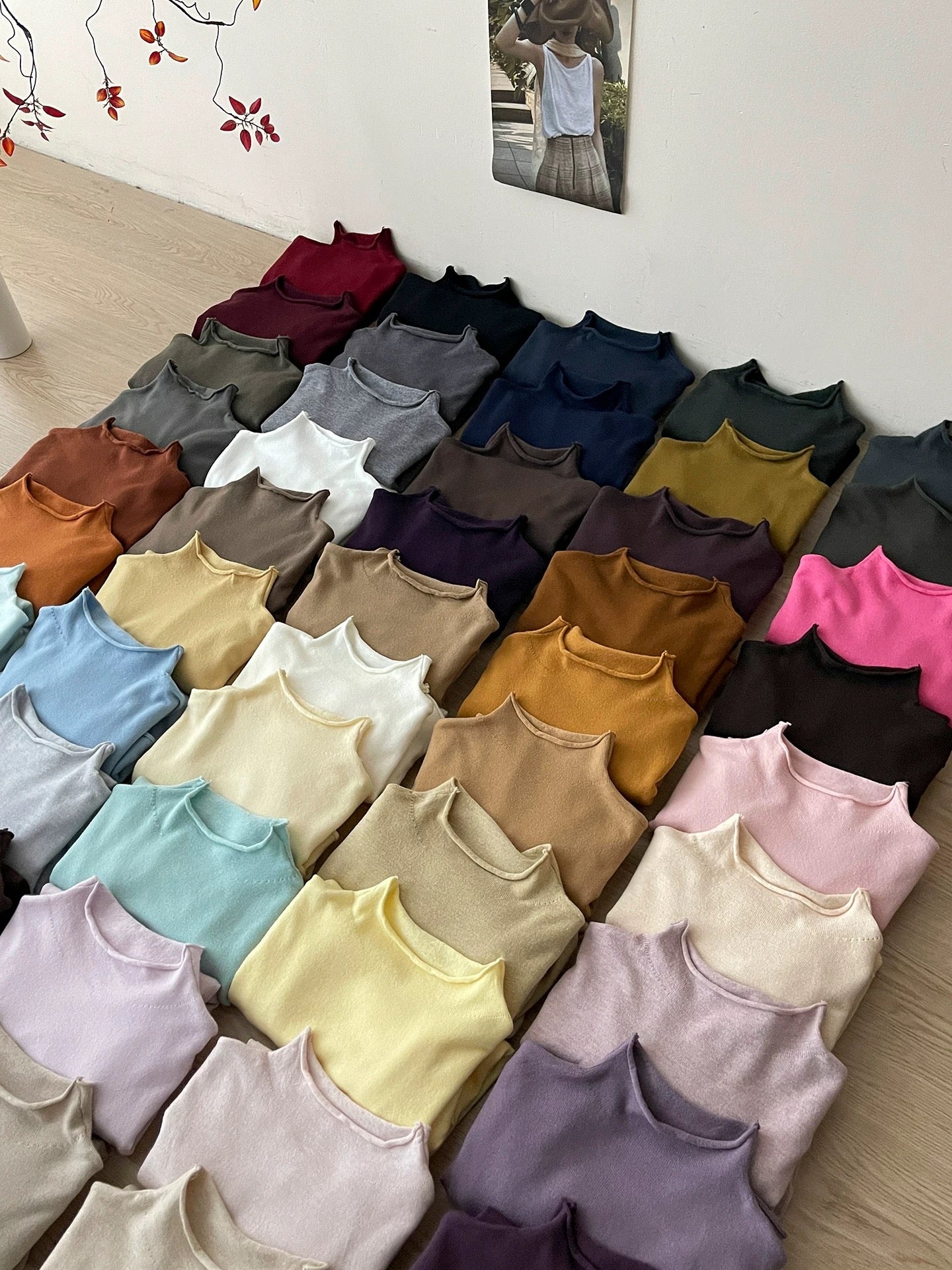 Retro soft and sticky cashmere rolled-edge turtleneck knit sweater for women, autumn and winter, gentle and versatile layering base layer top.
