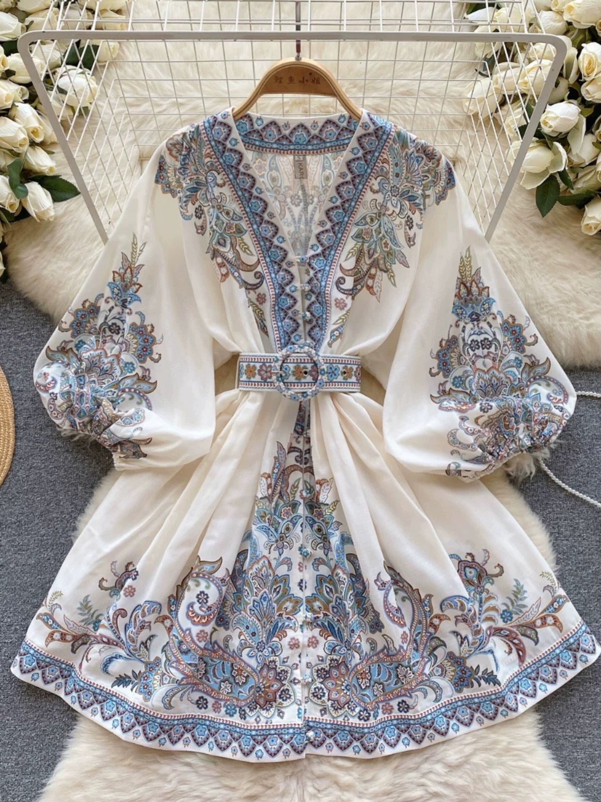 Light luxury French court style printed dress for women V-neck puff sleeve waist design niche celebrity temperament dress