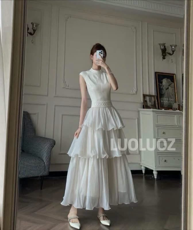 LUOLUOZ [Cloud-Sleeve Serenity] French-style high-neck maxi dress featuring a three-tiered ruffled skirt (JF1494)