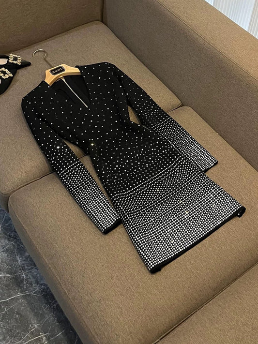 2023 new European and American star fashion heavy industry gradient hot diamond V-neck knitted long-sleeved dress A908