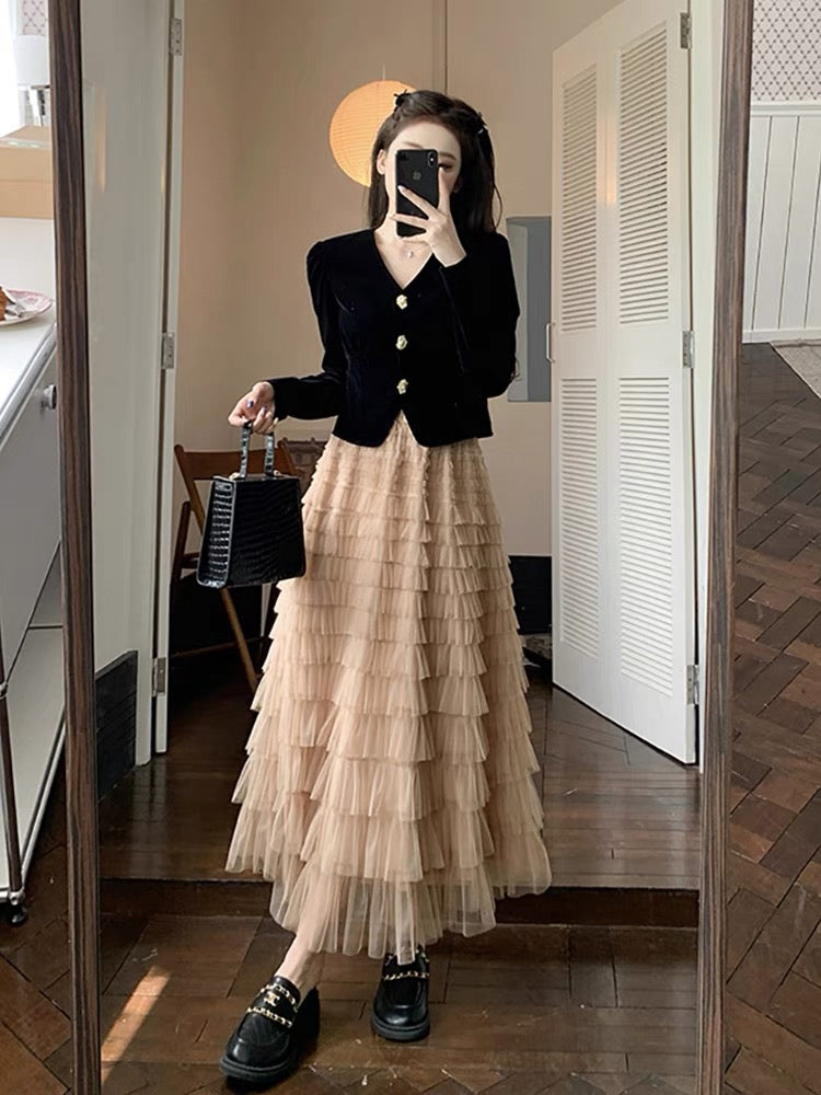Autumn and winter fashion age-reducing outfit set 2023 new French gold  velvet top mesh skirt two-piece set