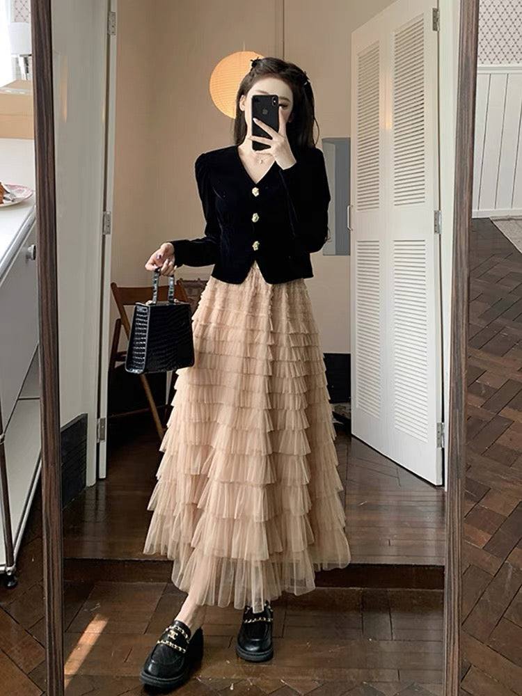 Autumn and winter fashion age-reducing outfit set 2023 new French gold velvet top mesh skirt two-piece set