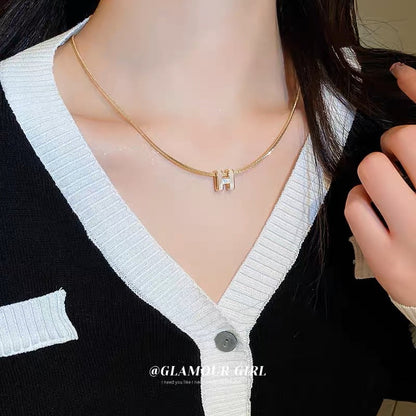 Real gold electroplated shell metal letter necklace Korean ins style light luxury high-end clavicle chain necklace female
