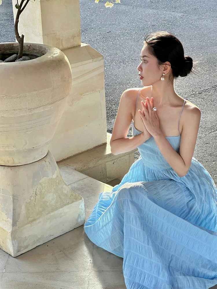 French sexy backless strappy blue suspender dress for women in summer, high-end atmosphere, suitable for seaside vacation long dress