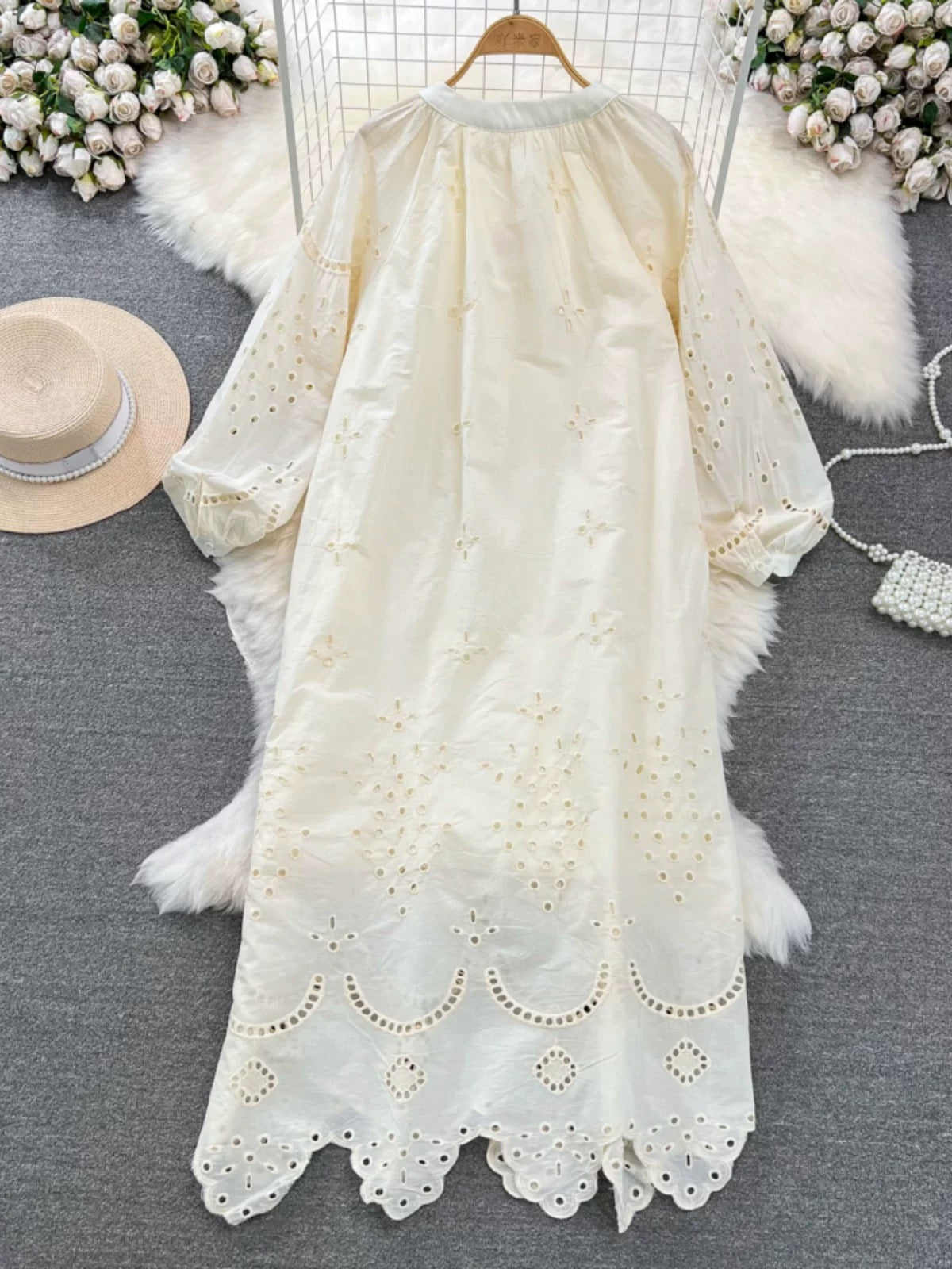 Retro celebrity lantern sleeve round neck loose mid-length A-line holl Lee Nhi Boutique Retro celebrity lantern sleeve round neck loose mid-length A-line holl Lee Nhi Boutique