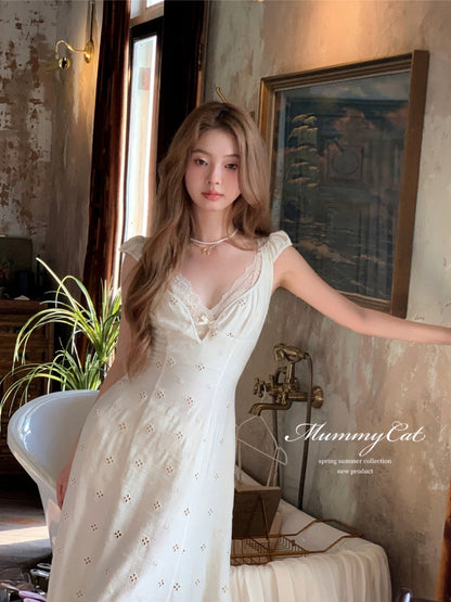 Mummy Cat Lays Eggs [Southern France Holiday] French Retro Hollow Heavy Embroidery V-Neck Dress