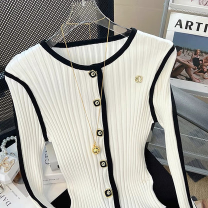 Xiaoxiangfeng round neck color-blocked single-breasted long-sleeved sweater for women 2023 autumn new slim slimming top V1139