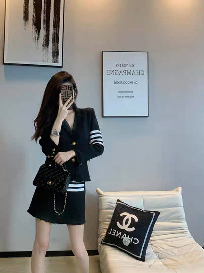 Xiaoxiangfeng suit for women 2023 new high-end niche fashion temperament casual professional hip-covering short skirt two-piece set (B2614)