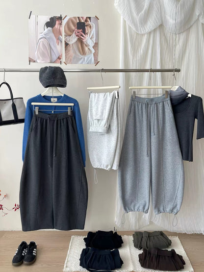 Japanese/Korean-style women's wide-leg sweatpants featuring a curved "scimitar" cut and balloon silhouette; designed for autumn/winter with a relaxed, laid-back vibe; versatile and casual, with a drawstring waist and adjustable cinched cuffs.