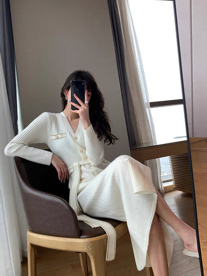FT GUOGE white dress for women 2023 autumn and winter new French waist slimming temperament V-neck knitted skirt