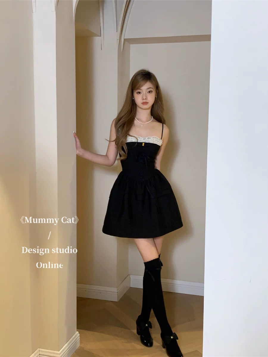 Mummy Cat lays eggs, Riza's daughter is exquisite and sweet, bow-tied lace short suspender dress