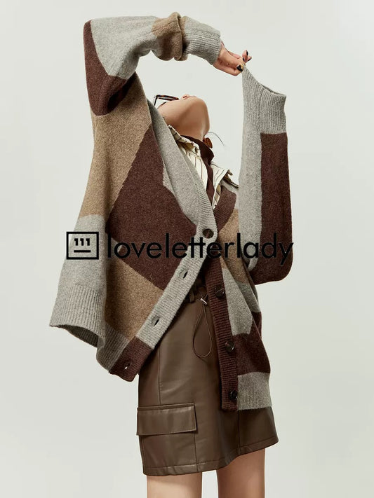 Zhou Liwu/Retro stitching contrast color sweater women's 2023 autumn and winter new high-end design lazy style sweater