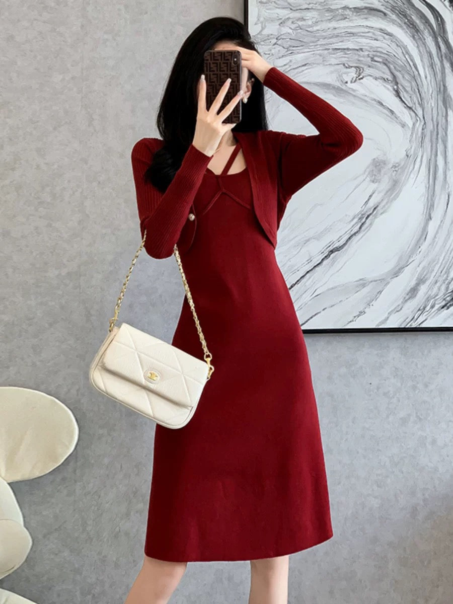 French elegant red knitted dress for women in autumn and winter. Slim Lee Nhi Boutique French elegant red knitted dress for women in autumn and winter. Slim Lee Nhi Boutique