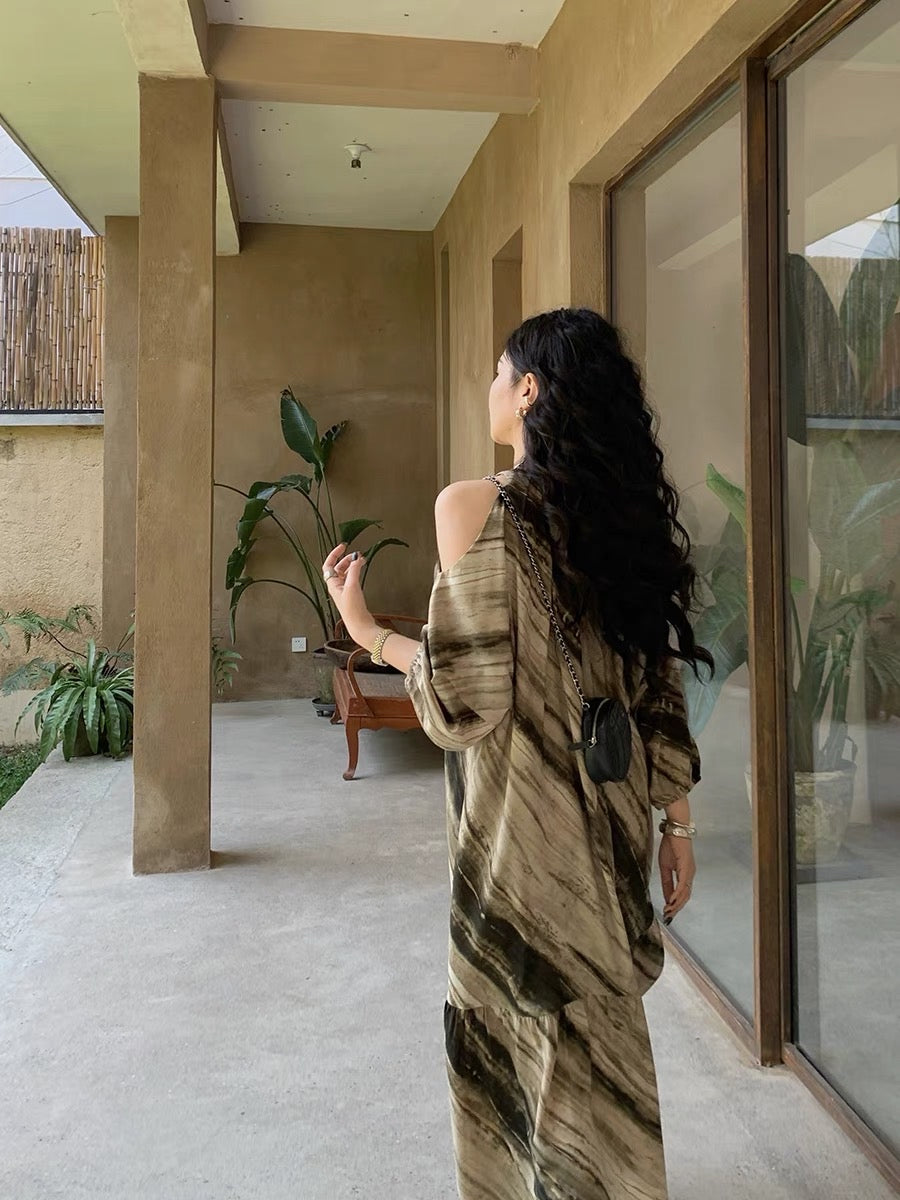 Ren Xiaoyixia's new hanging neck strapless striped holiday wind high-end exquisite dress female design sense niche long skirt