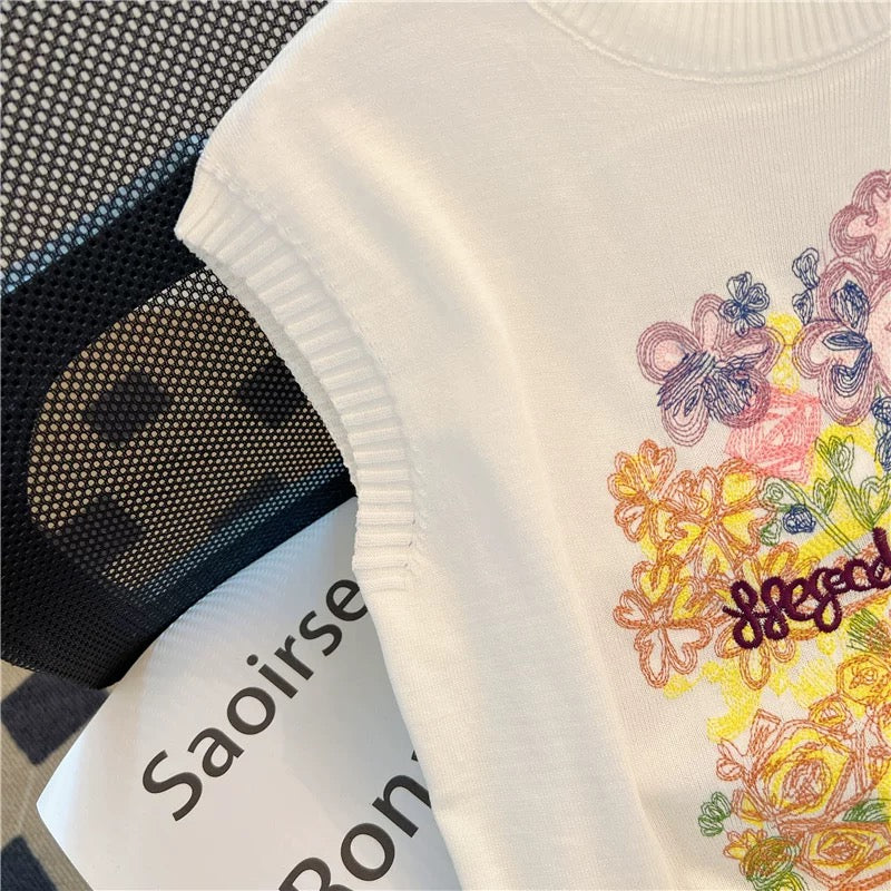 Guangzhou Thirteen Lines’ popular counter shopping mall has withdrawn international big-name summer colorful embroidered knitted vests for women