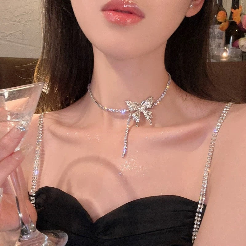 Flash Diamond Butterfly Necklace Women's Light Luxury Niche Design 2023 New Hot Style Trendy High-end Clavicle Chain Necklace Autumn