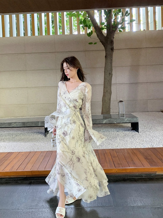 ByYou early spring new Chinese style white V-neck printed dress with waist and bell sleeves slit fairy long dress