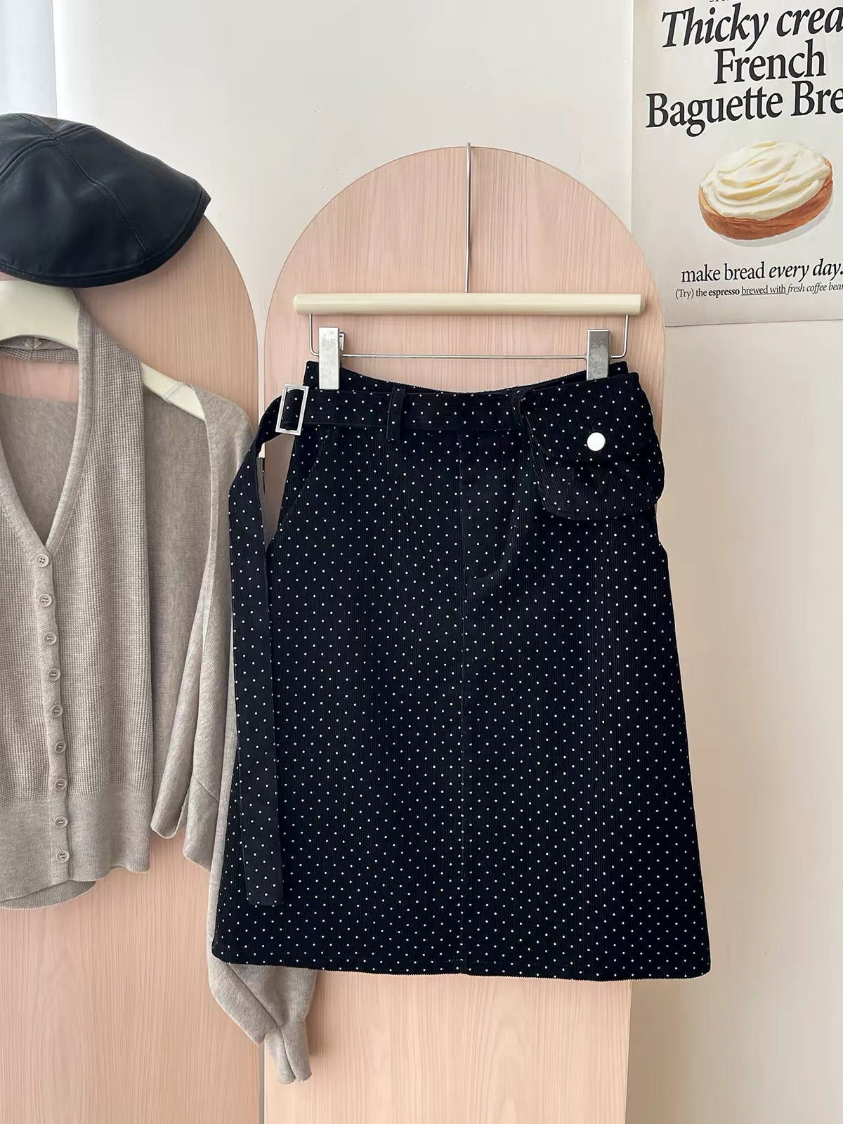 Japanese/Korean "Miu-style" retro polka-dot corduroy skirt (short-to-mid length) for women; versatile straight-cut A-line style featuring a waist bag—perfect for autumn and winter.