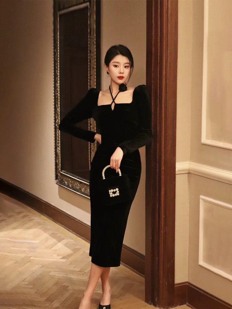 Thirteen and Little Black Dress Women's Autumn and Winter Slim-fitting Waist Halter Neck Slit Temperament French Velvet Long Dress