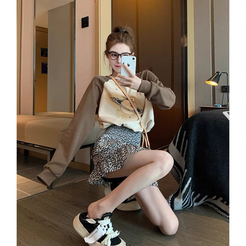 Retro caramel color round neck sweatshirt for women 2023 new popular spring and autumn design heavy industry diamond short top trendy (B6910)