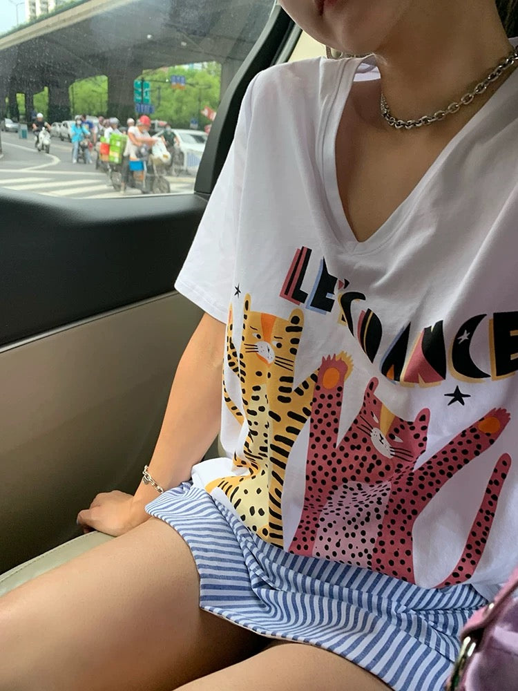 Luoluo Xianjie V-neck short-sleeved T-shirt female designer top summer style 2024 new white loose tiger print