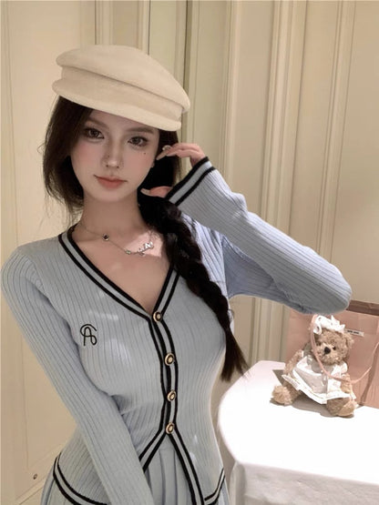 Xiaoxiangfeng high-end suit for women in autumn v-neck knitted cardigan slim bottoming shirt pleated skirt two-piece set