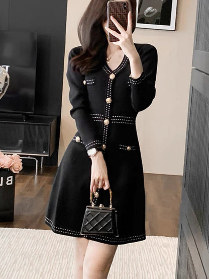 Hepburn style A-line little black skirt for women 2023 new autumn and winter high-end small fragrance style long-sleeved knitted dress (B8915)