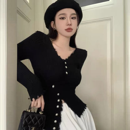 Pure desire design V-neck sweater for women in the spring season, sweet and hot girl inner layering shirt, short sweater, chic top