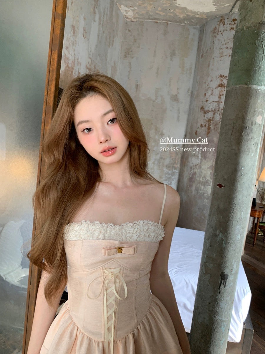 Mummy Cat lays eggs, Riza's daughter is exquisite and sweet, bow-tied lace short suspender dress