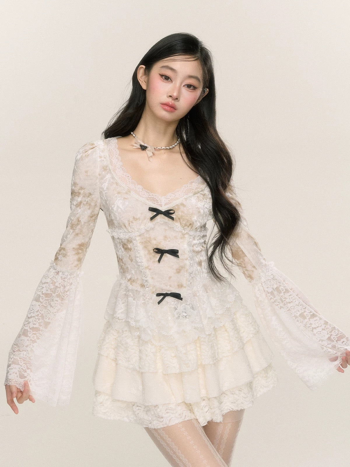 Shao Ye Yan Bai Moss Rose French Pure Desire Lace Sweet Spicy T-shirt Women's Autumn and Winter Ruffled Long Sleeve Slim Top