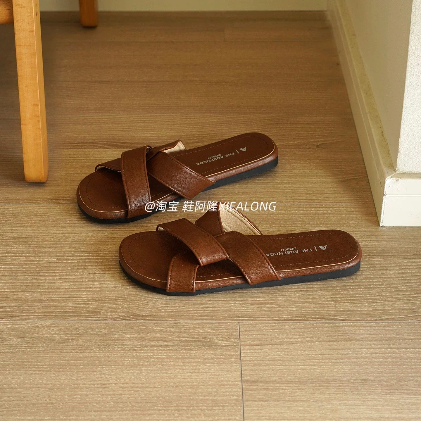 French-style minimalist flat slide sandals for women—featuring a crossover strap design, suitable for casual outdoor wear, vacation, and the beach (2026 Summer New Collection).