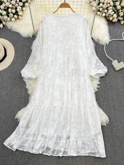 Beach holiday dress with round neck and embroidered flowers, loose and Lee Nhi Boutique Beach holiday dress with round neck and embroidered flowers, loose and Lee Nhi Boutique