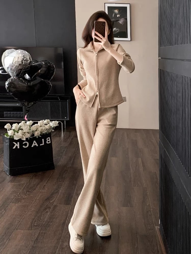 Internet celebrity sports and leisure suits for women in autumn and winter, slim and fashionable, street style, velvet and thickened sweatshirts and jackets, two-piece set