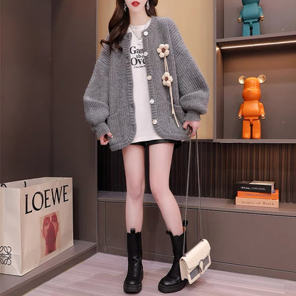 Designed sweater cardigan for women 2023 new autumn and winter style, age-reducing, loose, lazy style, thickened knitted jacket