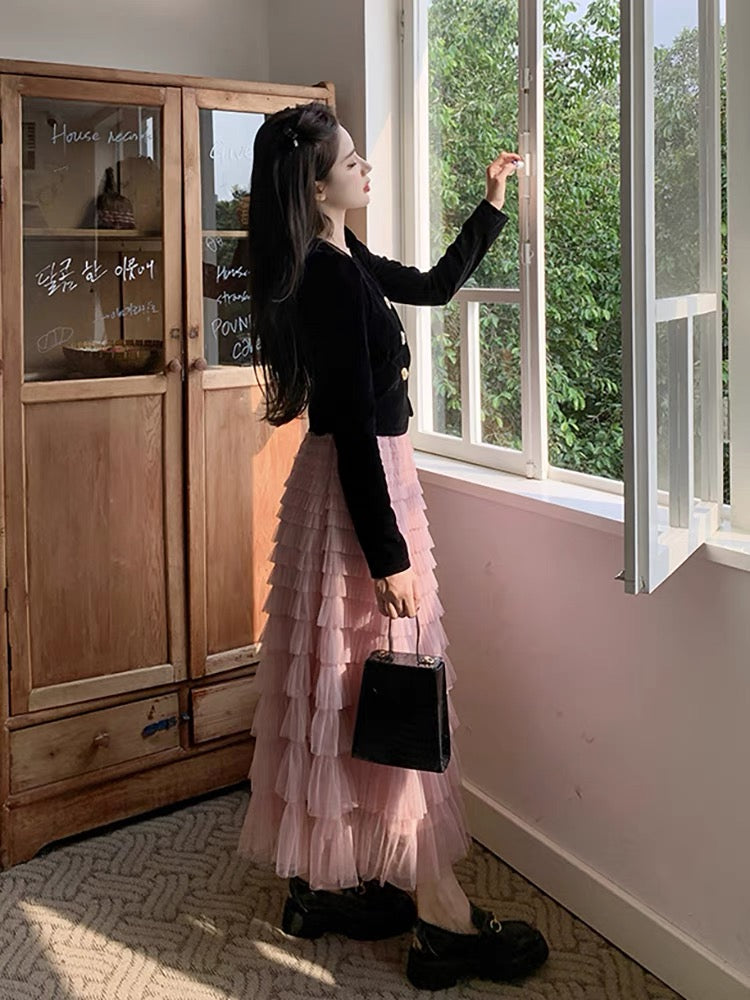 Autumn and winter fashion age-reducing outfit set 2023 new French gold velvet top mesh skirt two-piece set