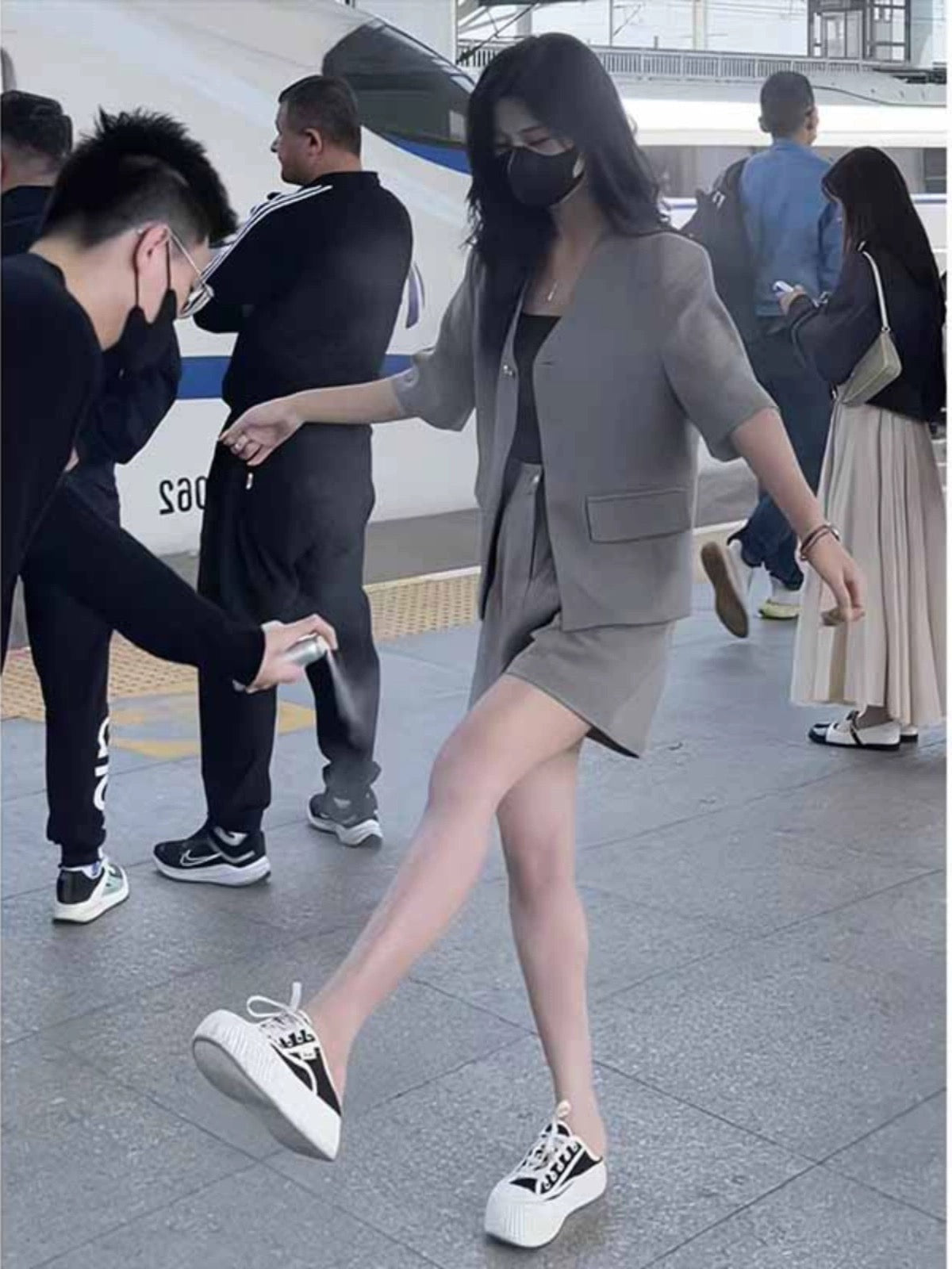 Internet celebrity 2023 popular summer clothes for little people, a complete set of high-end suits, vests, shorts, two-piece suits for women