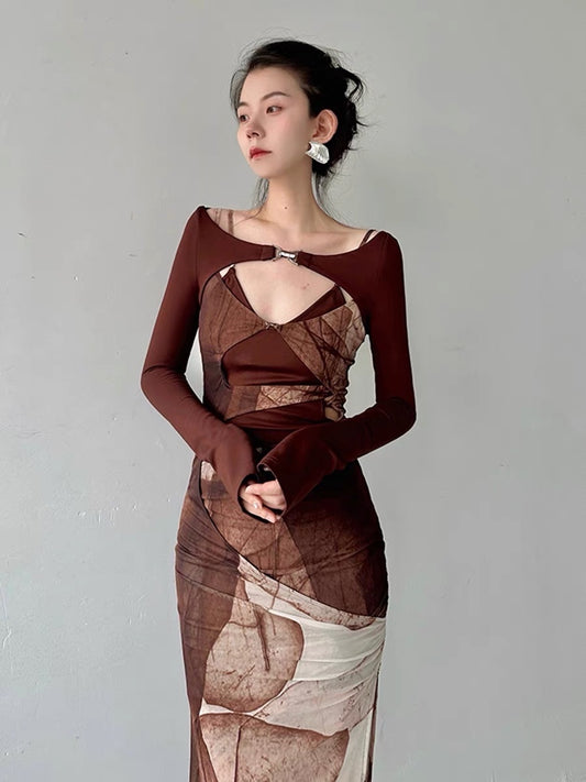 Le Disa Maillard wears a two-piece suit with brown temperament and double-layer mesh hollow elastic dress