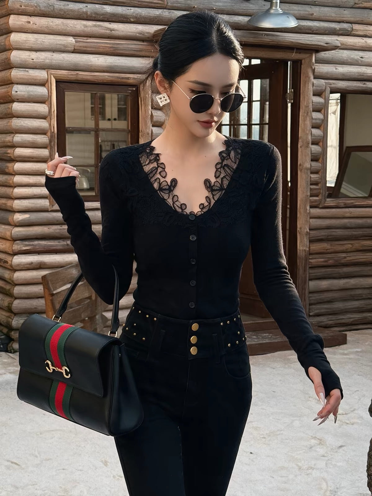[Beibei biuu] Fanrui 2026 New Collection: Stylish Long-Sleeve Lace Top with Appliqués and Raw Edges (B23344)