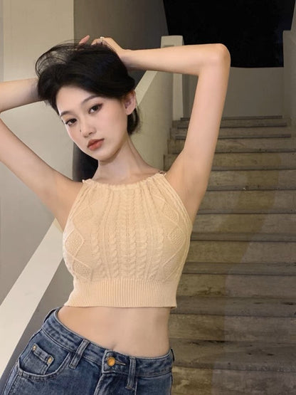 Knitted green halterneck halter top for hot girls in summer, designed to be worn inside and outside, niche seaside vacation top