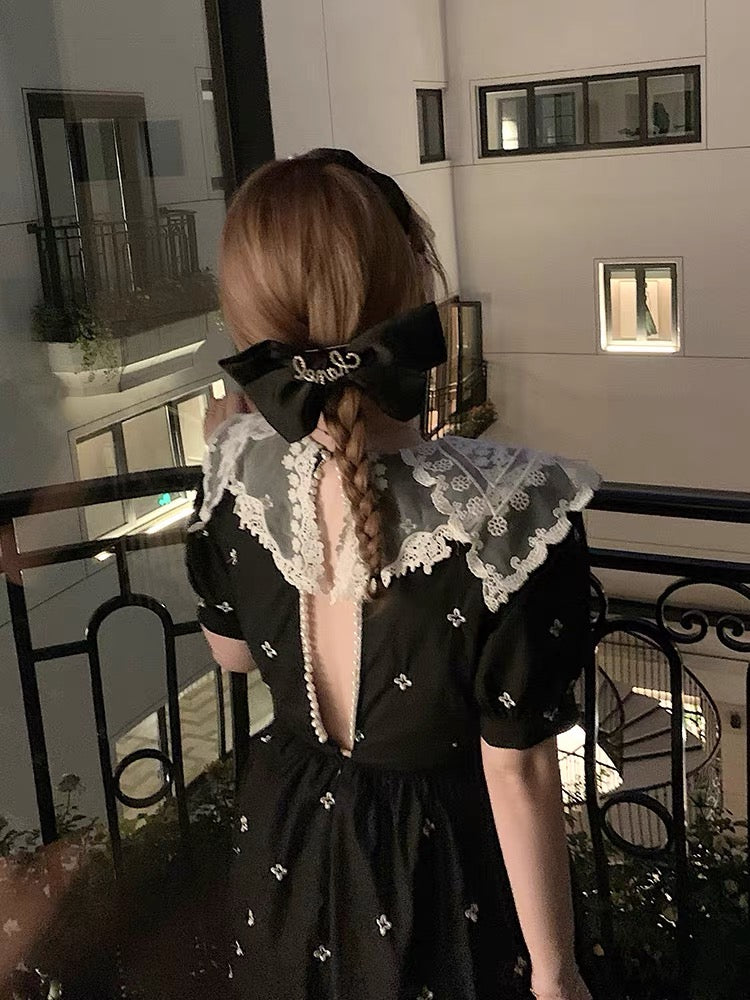 Temperament and French style puff sleeves V-neck floral dress women's summer mid-length Hepburn style waist-cinching little black dress