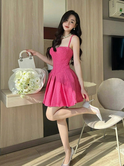 Xiaoxiangfeng rose red suspender dress sexy temperament waist short skirt 2024 spring and summer new women's clothing