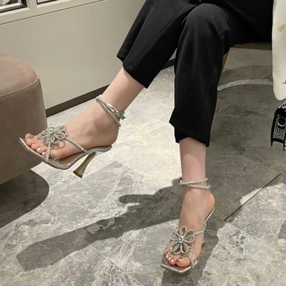 The upper feet are absolutely beautiful~ pink blingbling flower rhinestone high-heeled shoes one-word strappy transparent mid-heel sandals
