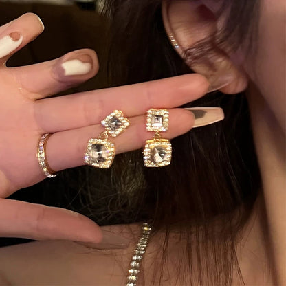 Bingtang Qiaoqi ~ Light luxury and exquisite zircon square earrings, simple design, small fragrance style, retro and high-end earrings trend