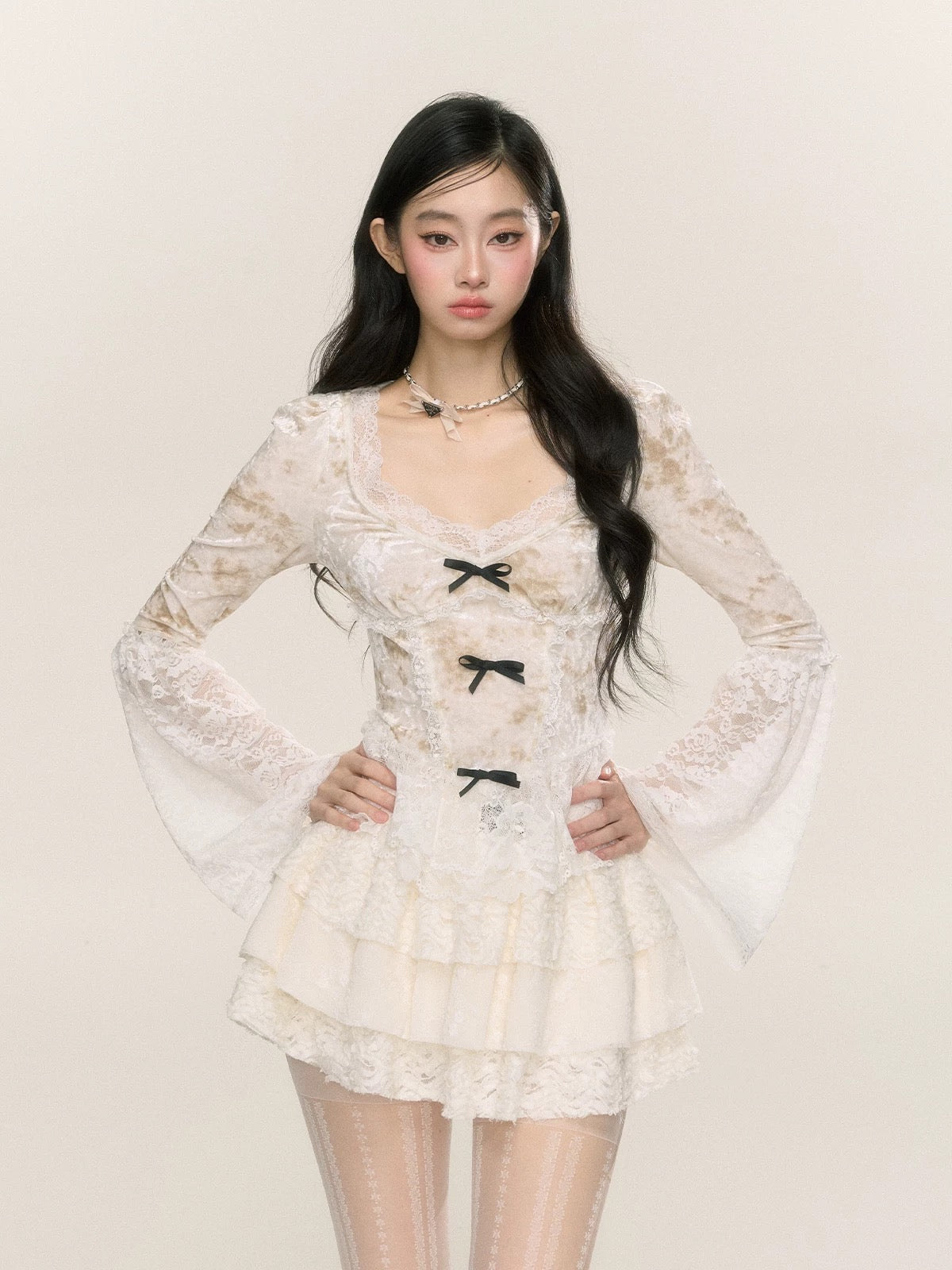Shao Ye Yan Bai Moss Rose French Pure Desire Lace Sweet Spicy T-shirt Women's Autumn and Winter Ruffled Long Sleeve Slim Top