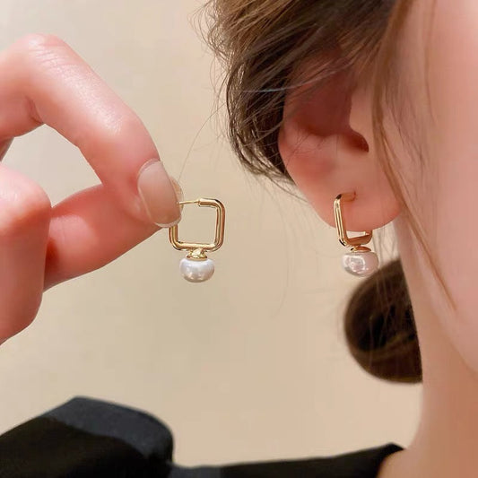 Real gold electroplated silver needle French pearl geometric earrings high-end earrings internet celebrity niche design earrings