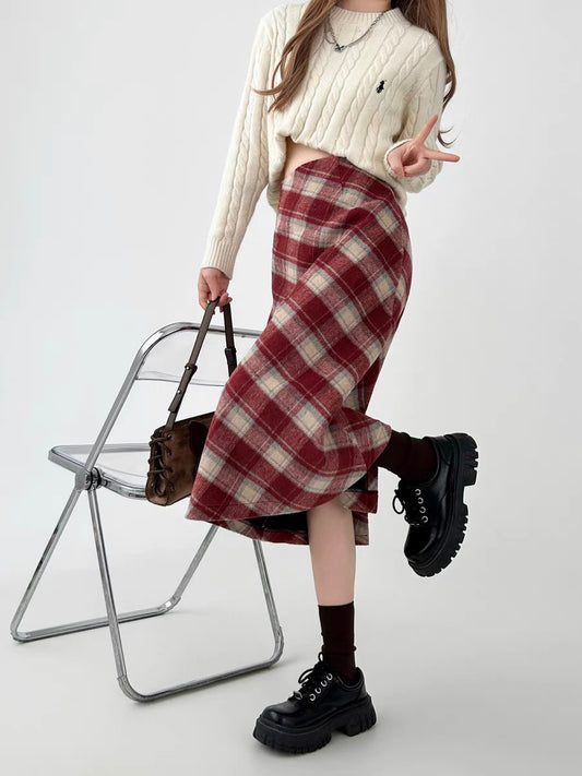 Plus size fat mm red woolen plaid skirt for women with slightly fat autumn and winter American style retro straight crotch-covering mid-length skirt A3358