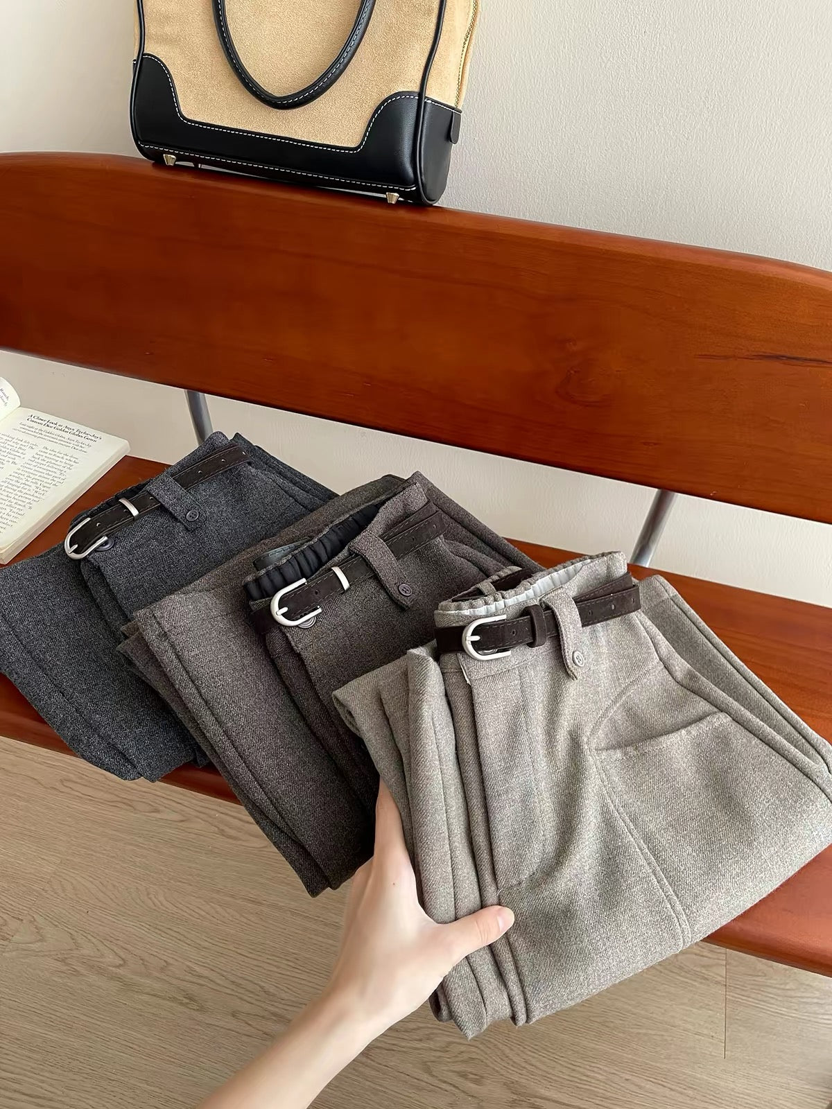 Women's Japanese/Korean-style retro "Old Money" aesthetic wool-blend wide-leg trousers—a chic, relaxed, and stylish straight-leg casual pant for autumn and winter.