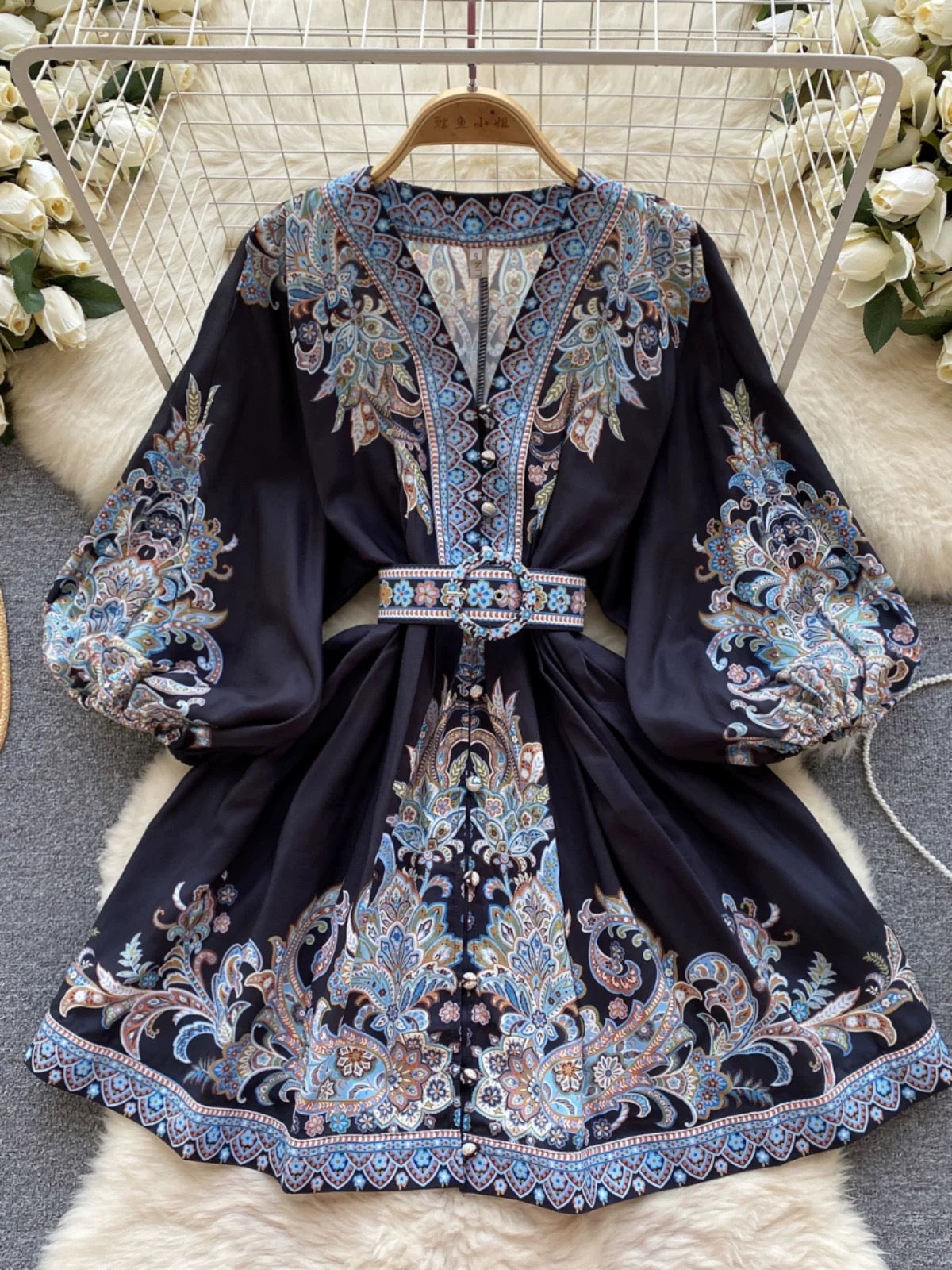 Light luxury French court style printed dress for women V-neck puff sleeve waist design niche celebrity temperament dress