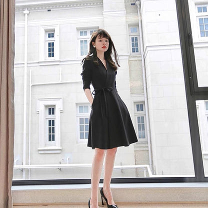 European Spring Fashion New Internet Celebrity Waist Shaping Little Black Dress Temperament Socialite Light Luxurious Bottoming Art Style Dress
