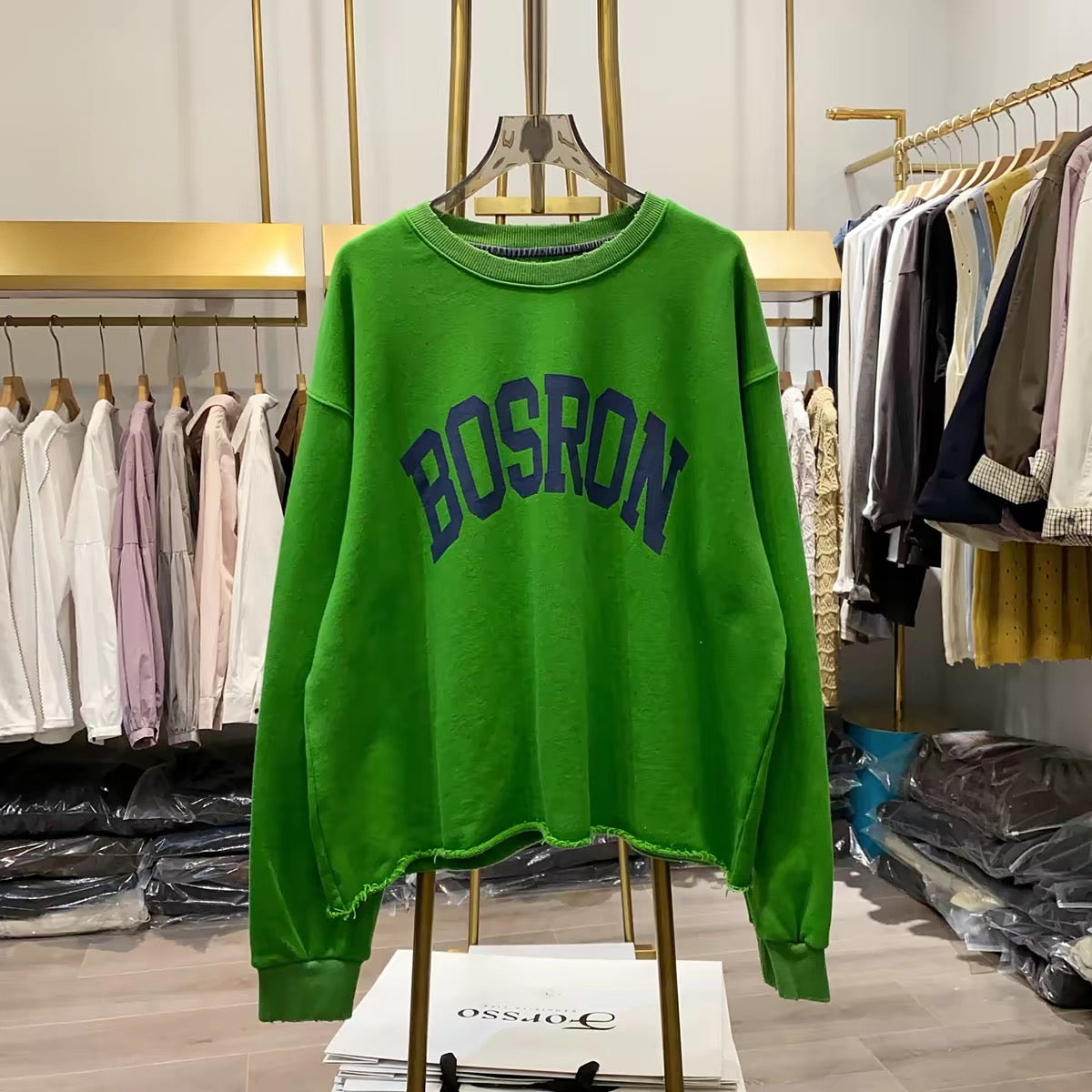 [Real-life shot from Xiao Ai's shop] American vintage-style loose-fit crewneck sweatshirt—relaxed, slimming, and featuring rolled-edge long sleeves.
